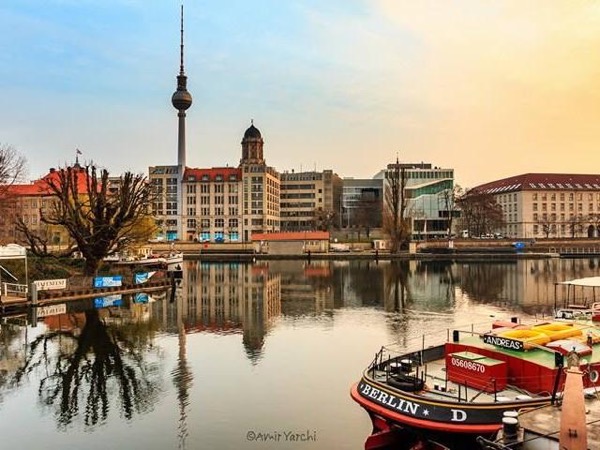 Guides of Berlin Tours - Private, Customised, Local Guides Available