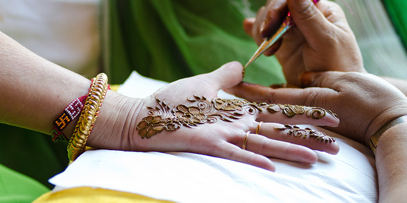 Henna services at home Dubai & Sharjah | Mehndi Designer Dubai & Sharjah